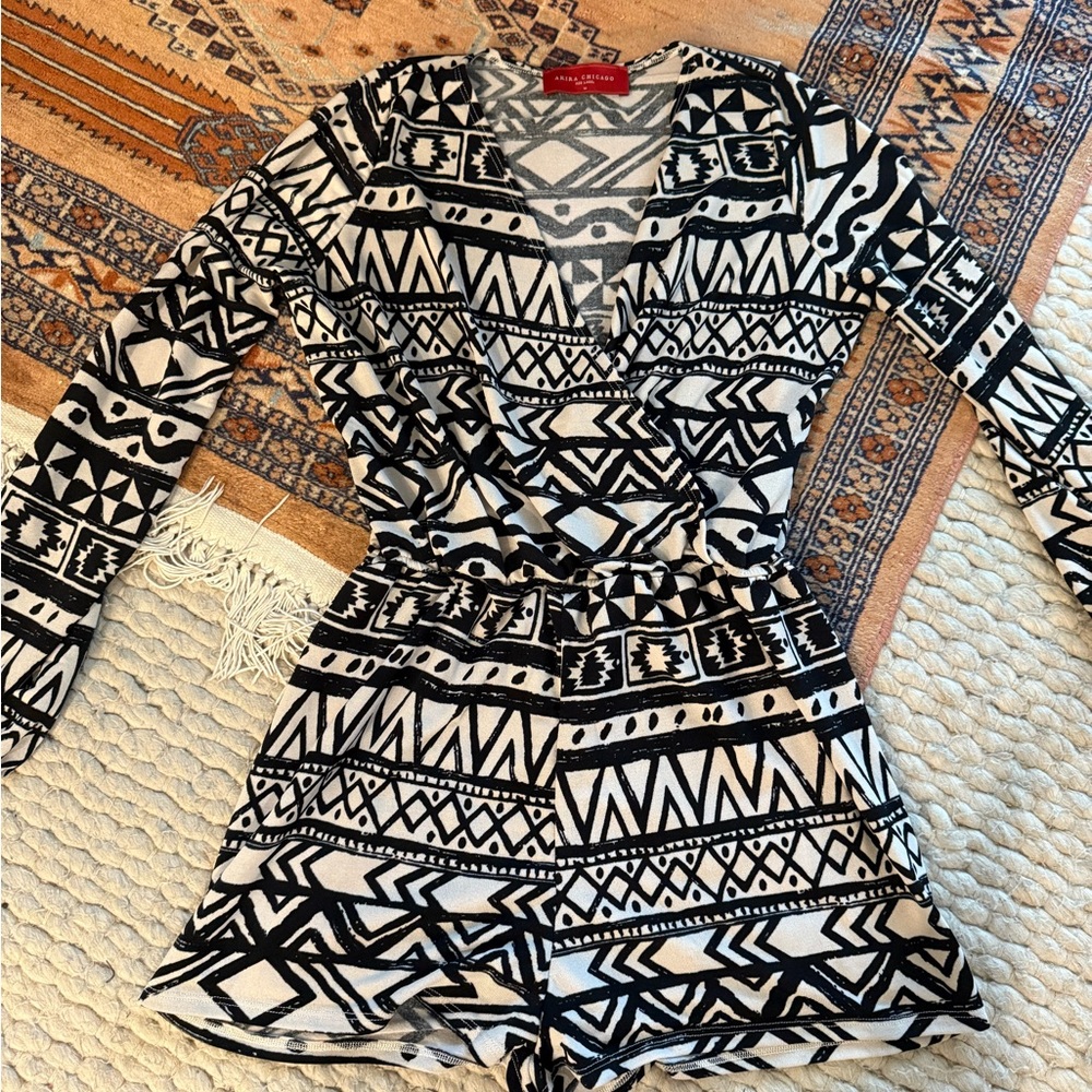 AKIRA CHICAGO Long Sleeve Tribal Print Romper - Medium
